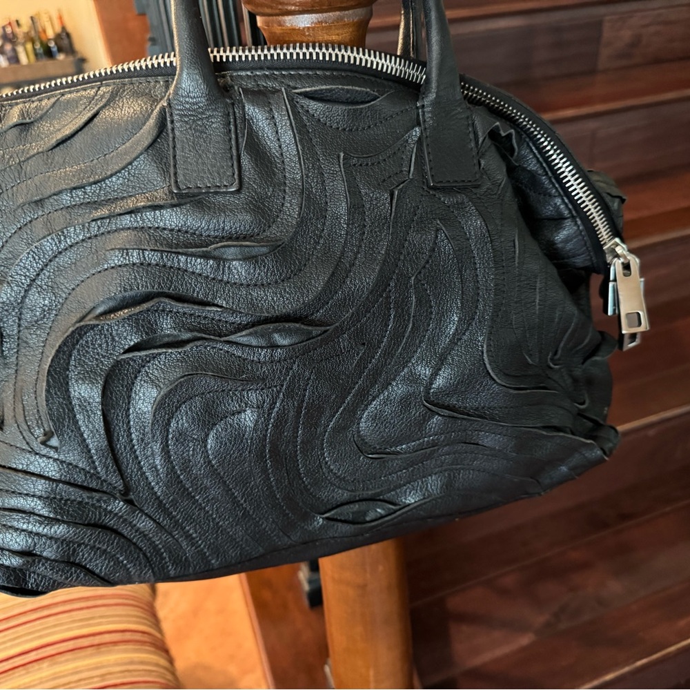 Marc Jacobs Black Laser Cut Wave Satchel Handbag - Picture 4 of 11
